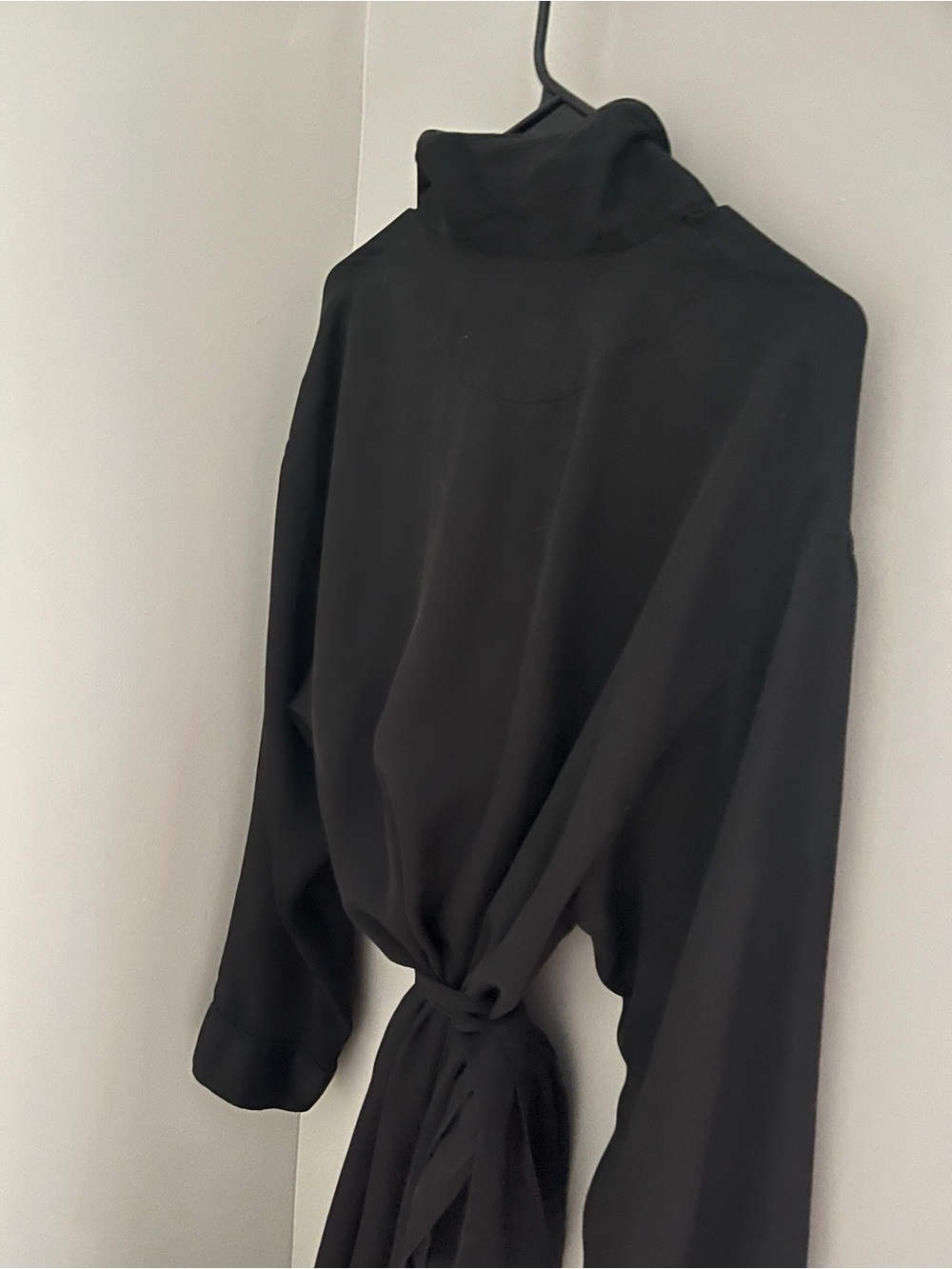Intimo Black Shawl-Collar Lounge Robe 100% silk - Picture 2 of 5